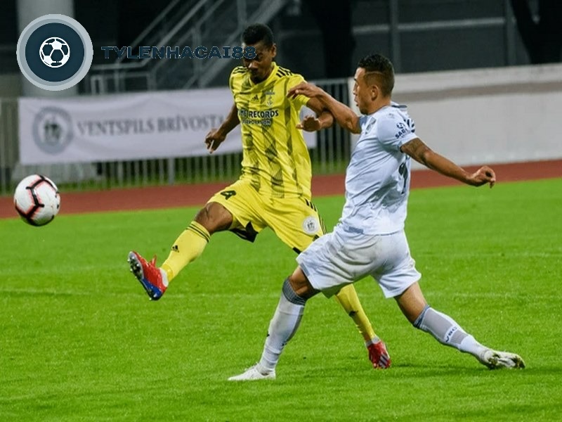 Abdoul-Gafar Mamah ghi dấu ấn với khả năng phòng ngự vững chắc