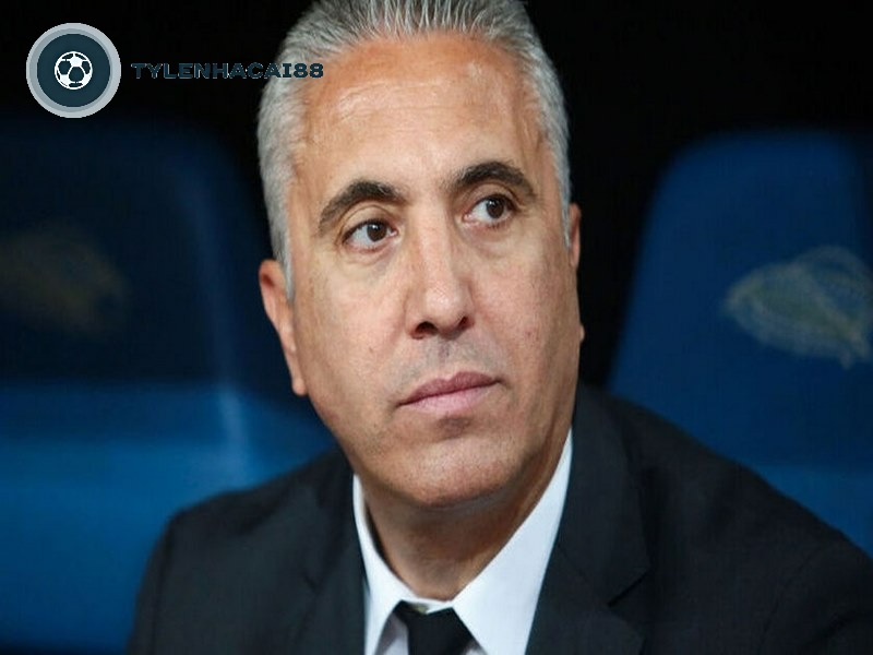 Huấn luyện viên trưởng đội tuyển bóng đá Cyprus