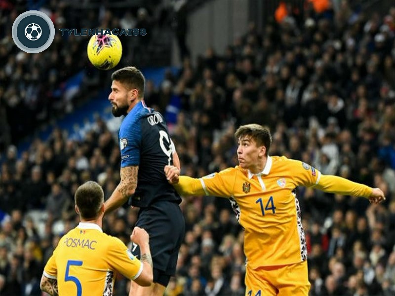 Vị trí cao nhất đội tuyển từng đạt được trên bảng xếp hạng FIFA là thứ 37